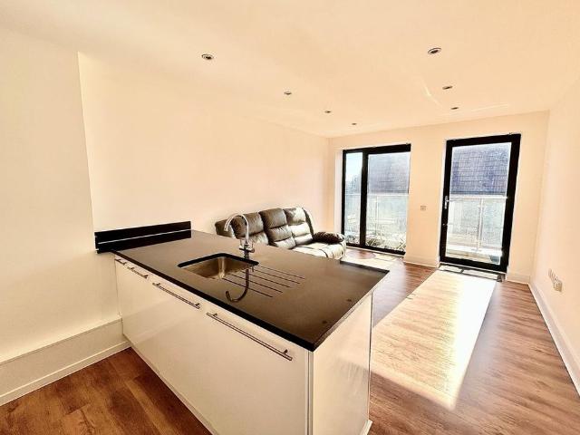 Apartment for rent in Station Road, Greater London