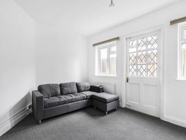 Flat for rent in Kennington, Greater London