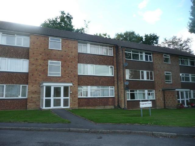 Flat for rent in Frogmore, Hart