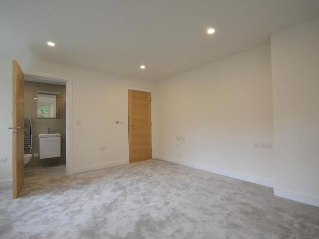 Apartment for rent in Fole, Surrey