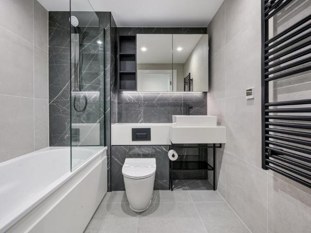 Flat for rent in Woodberry Down, Stamford Hill