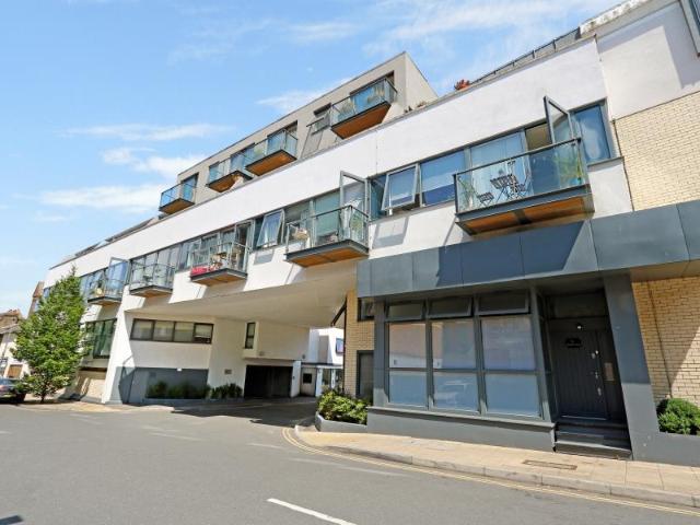Flat for rent in Surbiton, Greater London