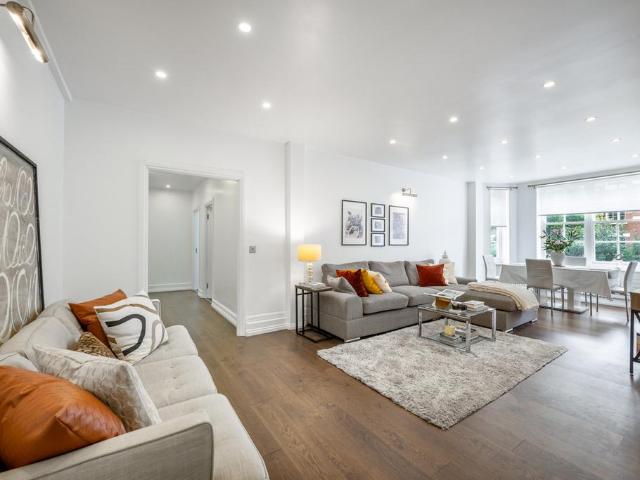 Flat for rent in St. John's Wood, Greater London