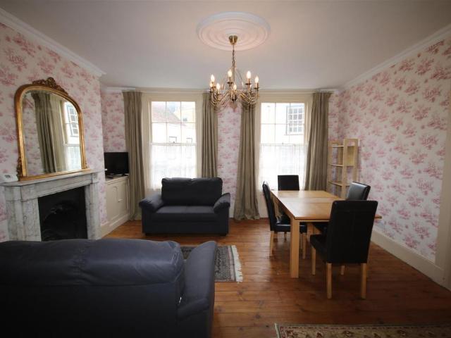 Flat for rent in The King's Mile, The Bridge