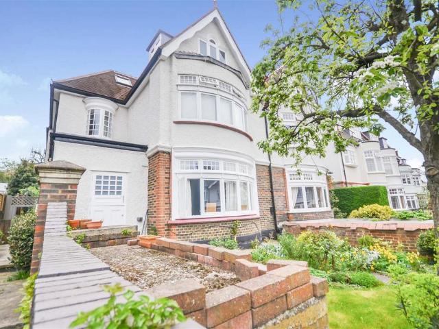 Flat for rent in London Borough of Merton, Greater London
