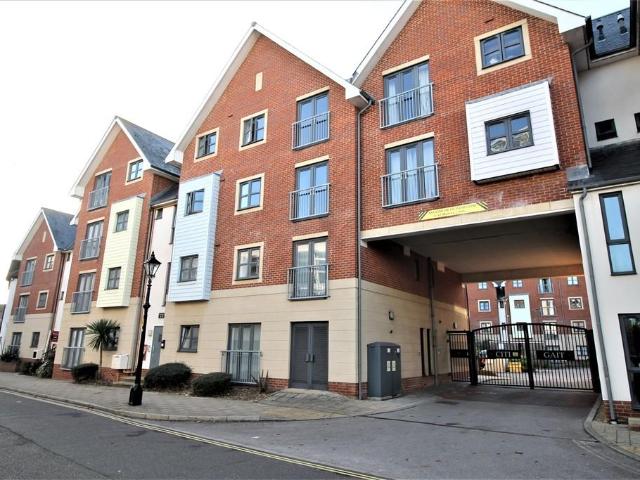 Flat for rent in Portsea, City Of Portsmouth