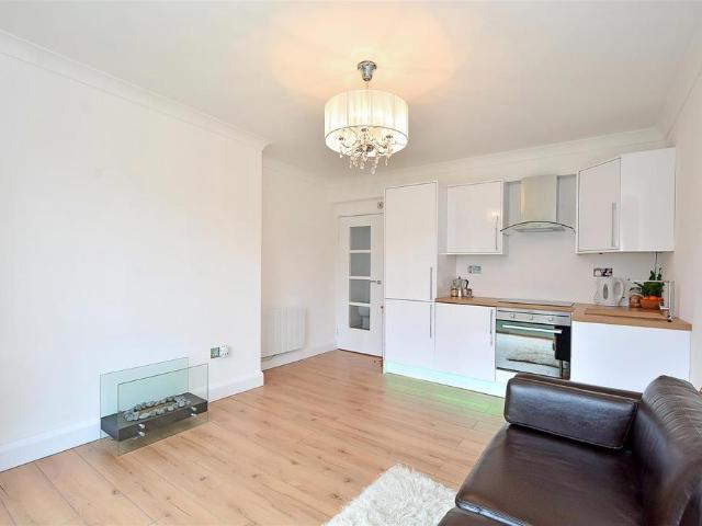 Flat for rent in St. John's Wood, Greater London