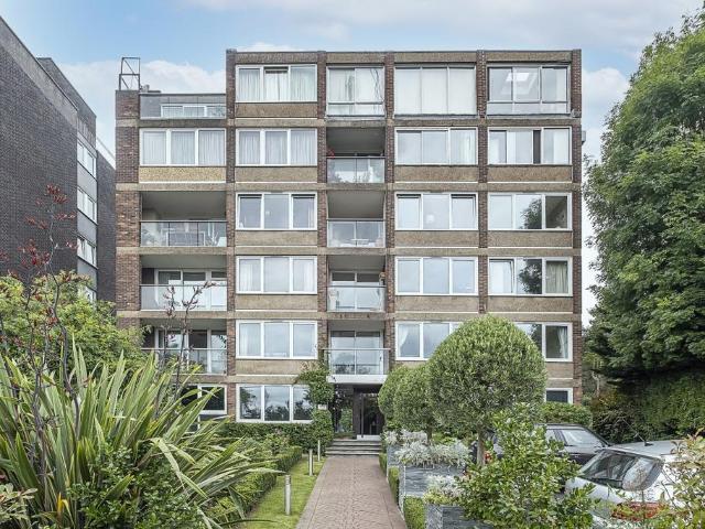 Flat for rent in Southfields, Greater London