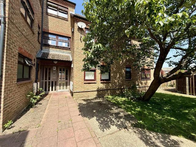 Flat for rent in Slough