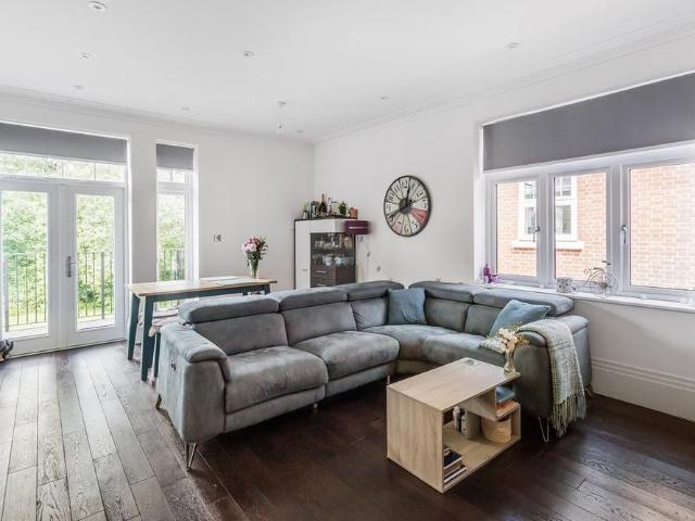 Apartment for rent in Norwood Hill, Reigate and Banstead