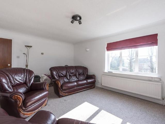 Apartment for rent in Northwood, Greater London