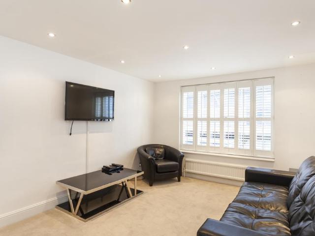 Flat for rent in Kensington, Greater London