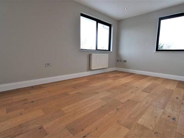 Flat for rent in Colnbrook with Poyle, Slough