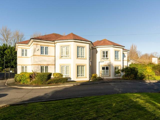 Flat for rent in Westminster Park, Two Mills