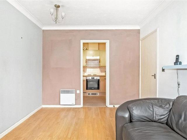 Apartment for rent in Fole, Surrey