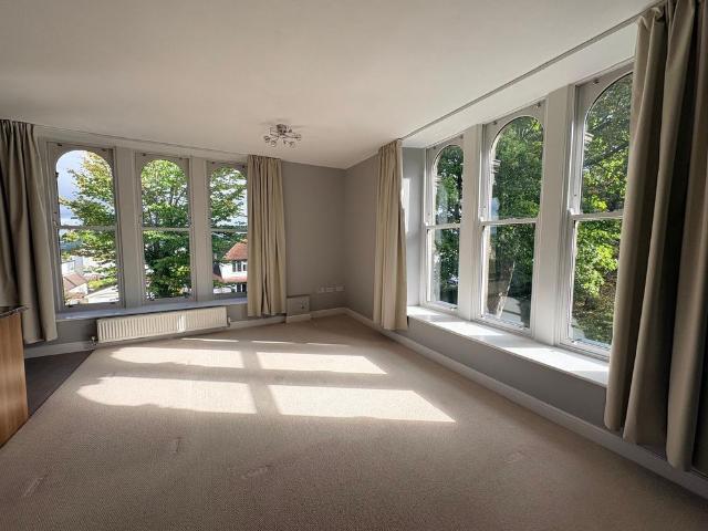 Apartment for rent in Kirklands, Bradford