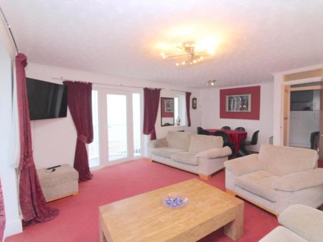 Flat for rent in Nangreaves, Wales
