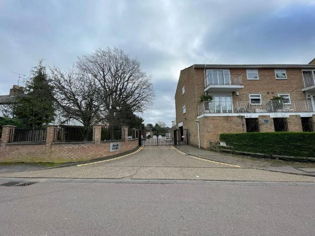 Flat for rent in Bushey, Bushey Heath