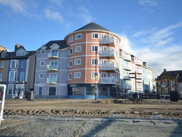 Flat for rent in Waun Fawr, Wales