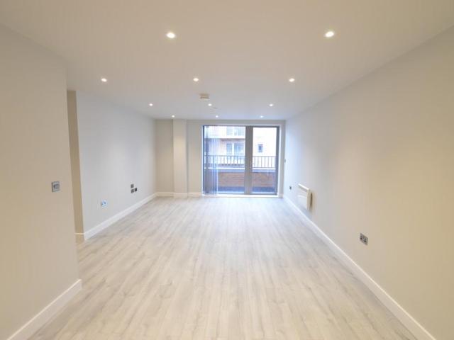 Flat for rent in Slough