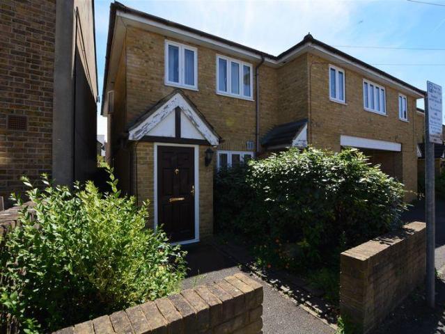 Flat for rent in Slough
