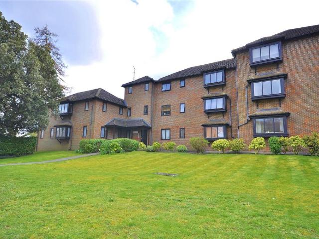 Flat for rent in Binscombe, Fole