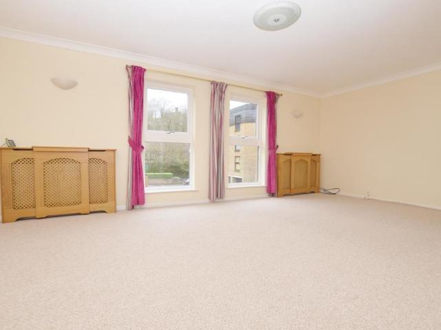 Flat for rent in Binscombe, Fole