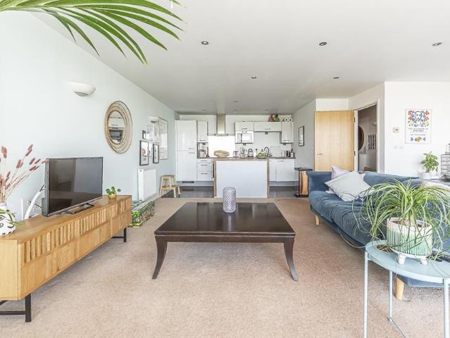 Apartment for rent in Custom House, Greater London
