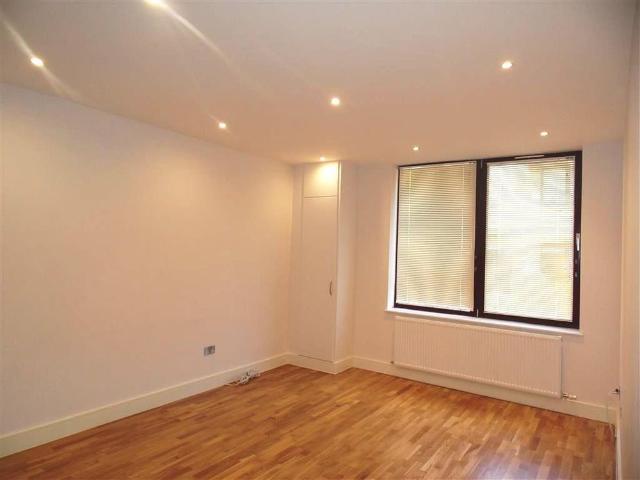 Apartment for rent in Red Hill, Surrey