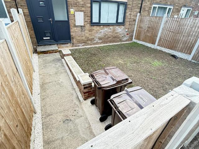 Flat for rent in Simipsons Lane Allotments, Wakefield