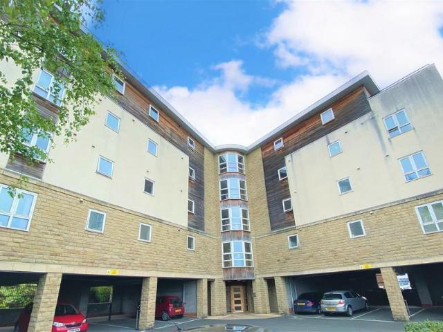 Flat for rent in Baildon, West Yorkshire
