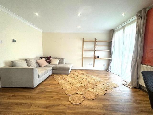 Apartment for rent in Custom House, Greater London