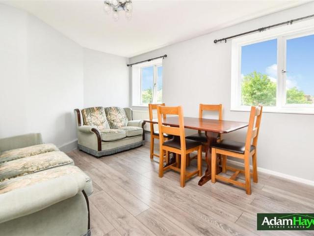 Apartment for rent in Whetstone, Greater London