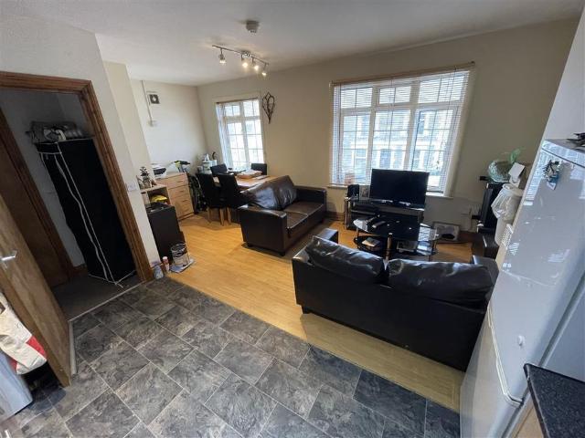 Apartment for rent in Plasnewydd, Falcon Lodge
