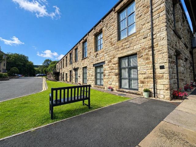 Flat for rent in Saddleworth, Pendock