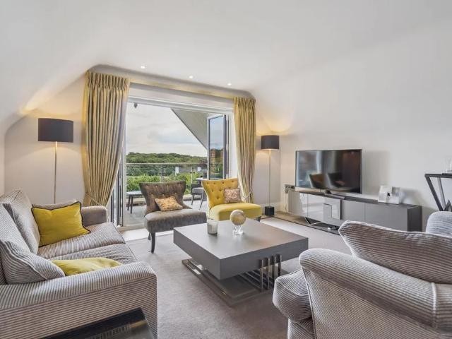 Apartment for rent in Beaconsfield and Chepping Wye Community Board, Knotty Green