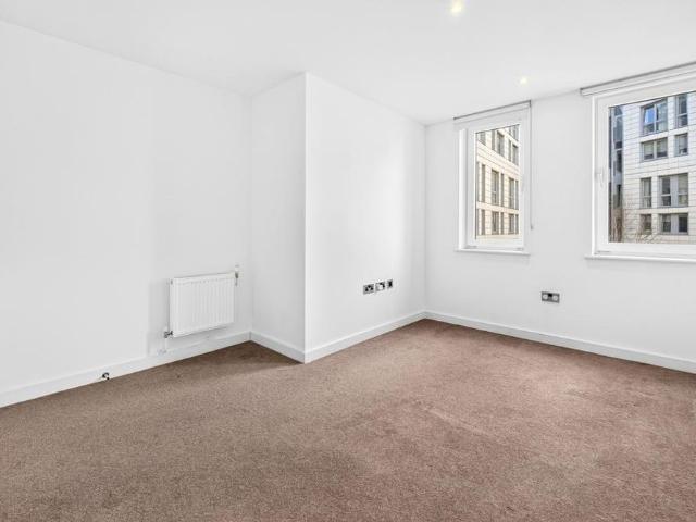 Apartment for rent in Cat Hill, England
