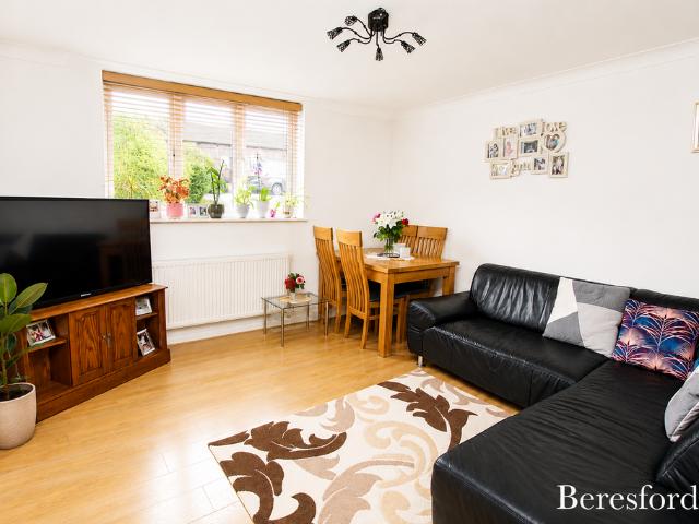 Flat for rent in Clements Park, Navestock Side