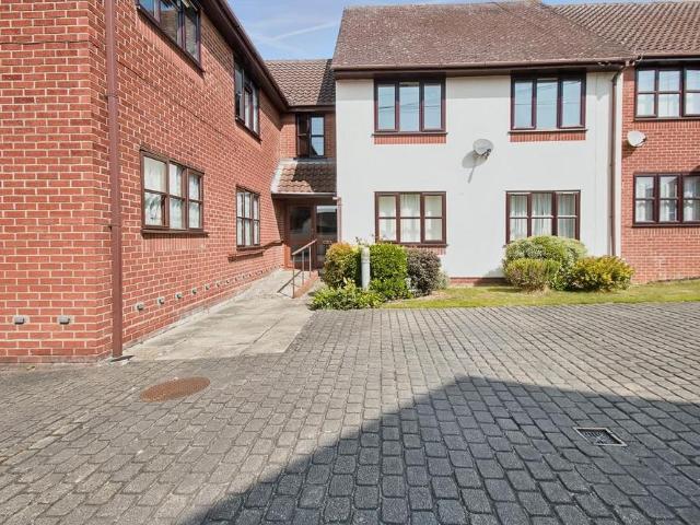 Flat for rent in Sudbury, Chelmondiston