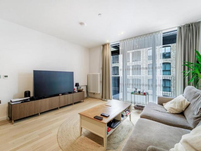 Flat for rent in London Borough of Hounslow, Greater London
