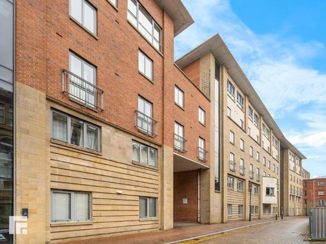 Flat for rent in Cardiff Bay, Falcon Lodge