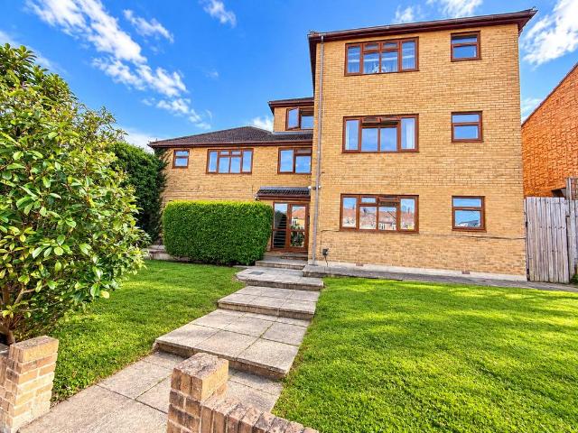 Flat for rent in London Borough of Bexley, Greater London
