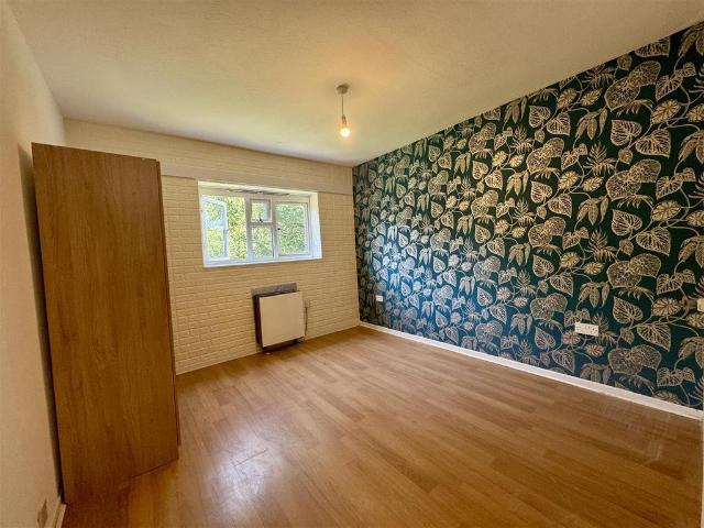 Flat for rent in Lane, Greater London