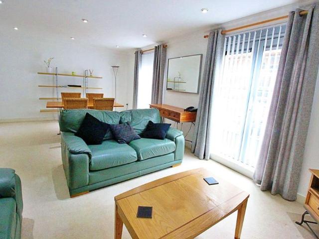 Apartment for rent in Cardiff Bay, Falcon Lodge