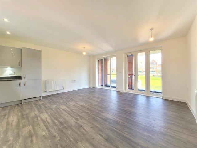 Flat for rent in Emmbrook, Wokingham