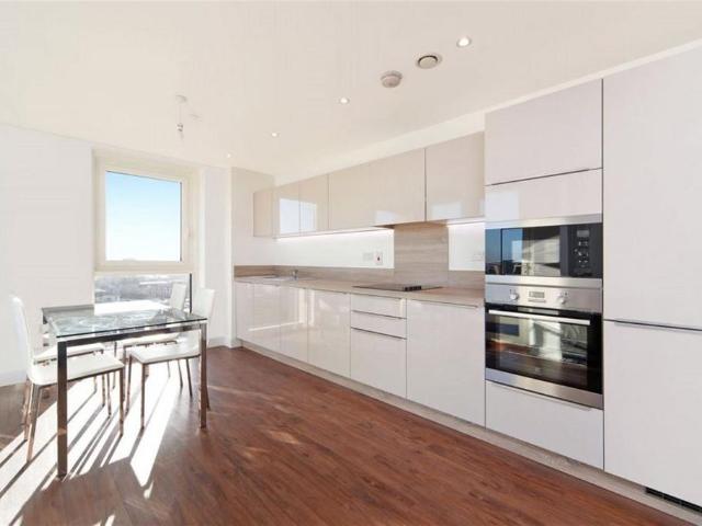 Flat for rent in London Borough of Lewisham, Greater London