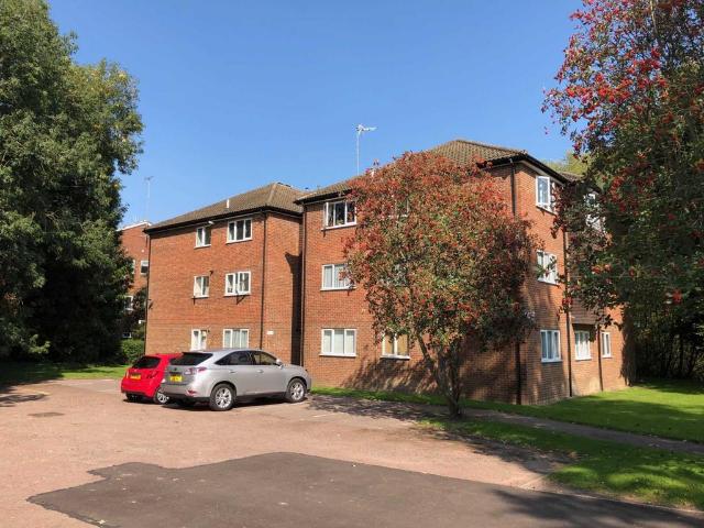 Flat for rent in Ashlyns Estate, Pouchen End