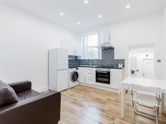 Flat for rent in London Borough of Merton, Greater London