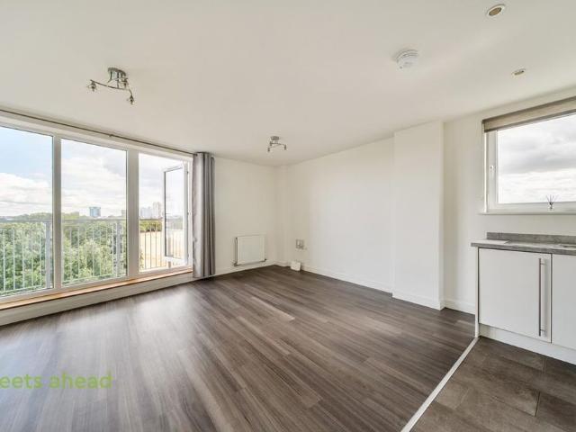Apartment for rent in London Borough of Croydon, Waddon