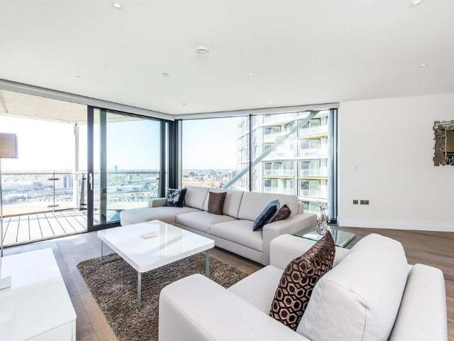 Flat for rent in Nine Elms, Greater London